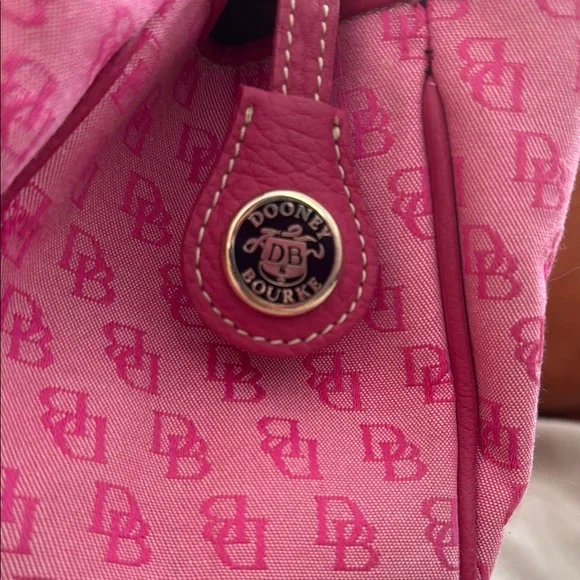 Dooney and Bourke Small Bucket Satchel in pink. Y2K, Barbie style - Picture 4 of 16